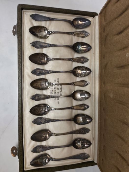 Zestaw 12-stu srebrnych łyżeczek do kawy mocca. Próba 800.