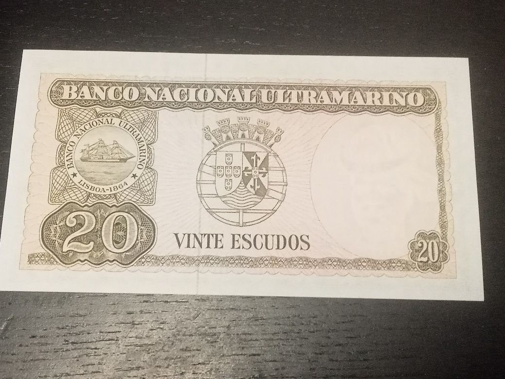 Colecionáveis ( duas notas e um cromo)