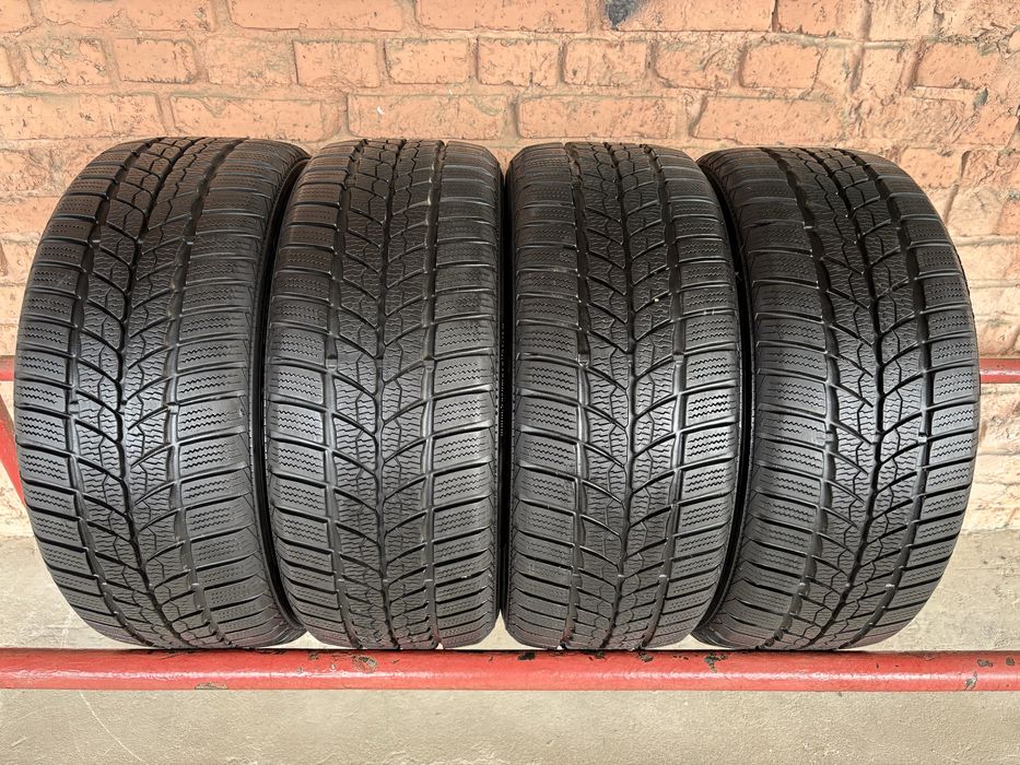 Комплект зимових шин 205/50R16 Barum