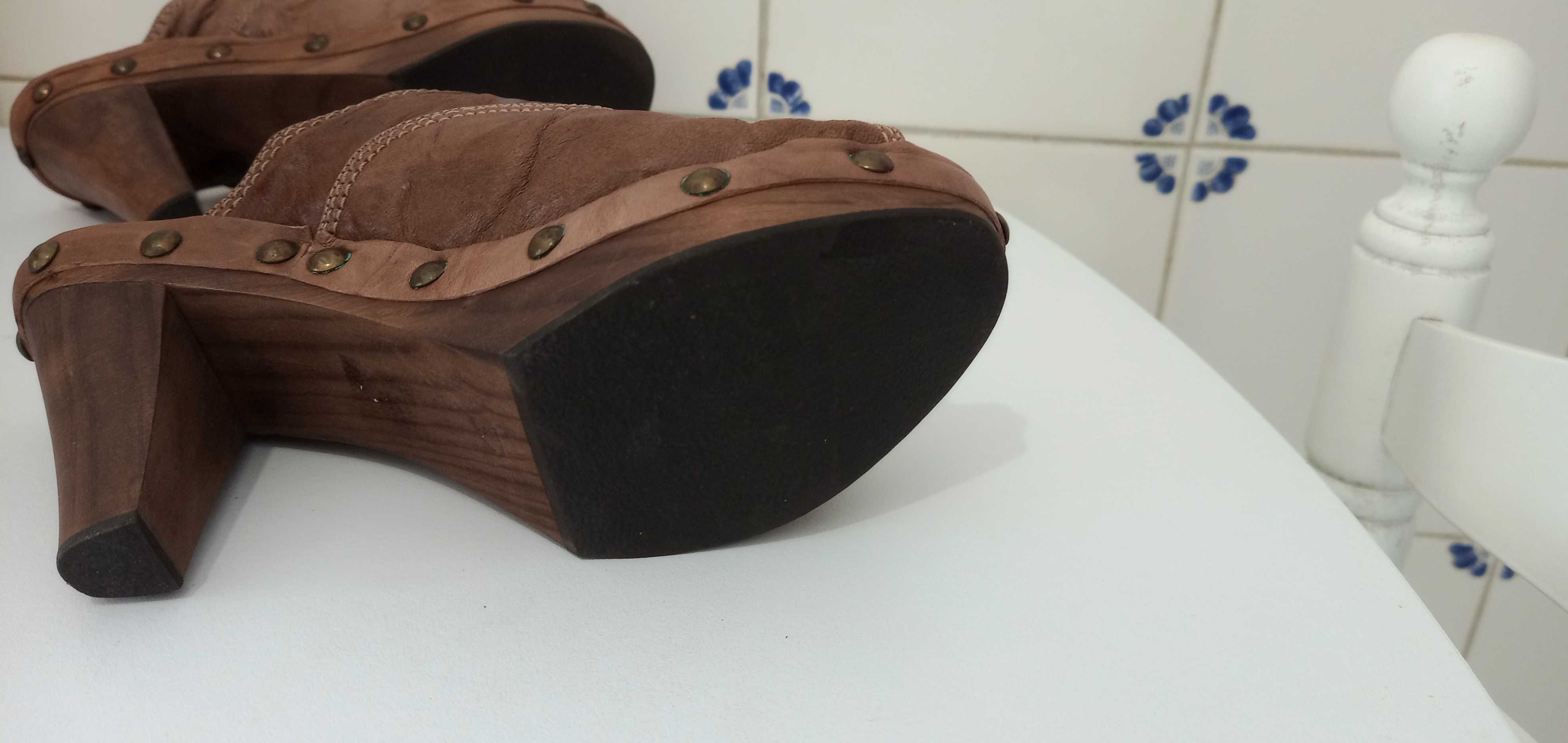 Vendo sandálias em pele em tom castanho com tacão em madeira 20€