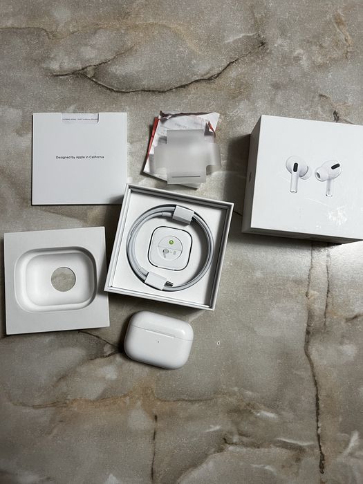 Кейс від навушників AirPods Pro