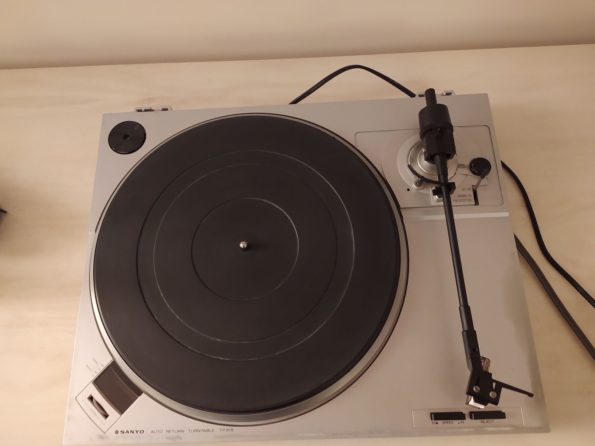 Gira discos Sanyo X1S com auto return