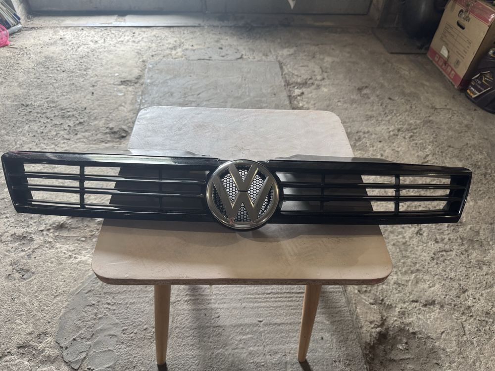Решотка радиатора Volkswagen Jetta 6