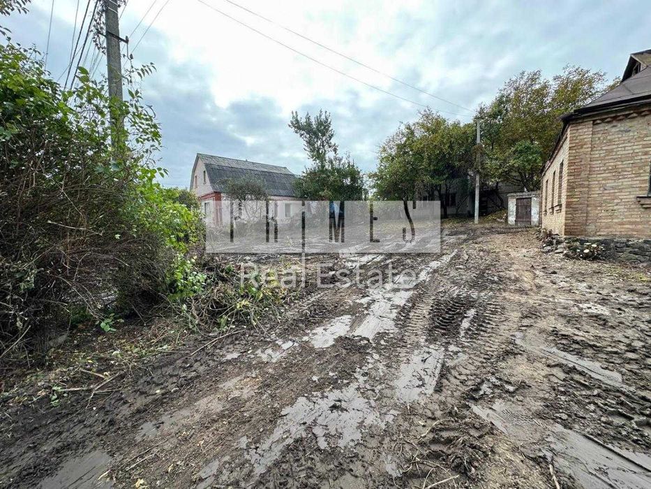 Пропонується земельна ділянка площею 28,11 соток у села Хотов