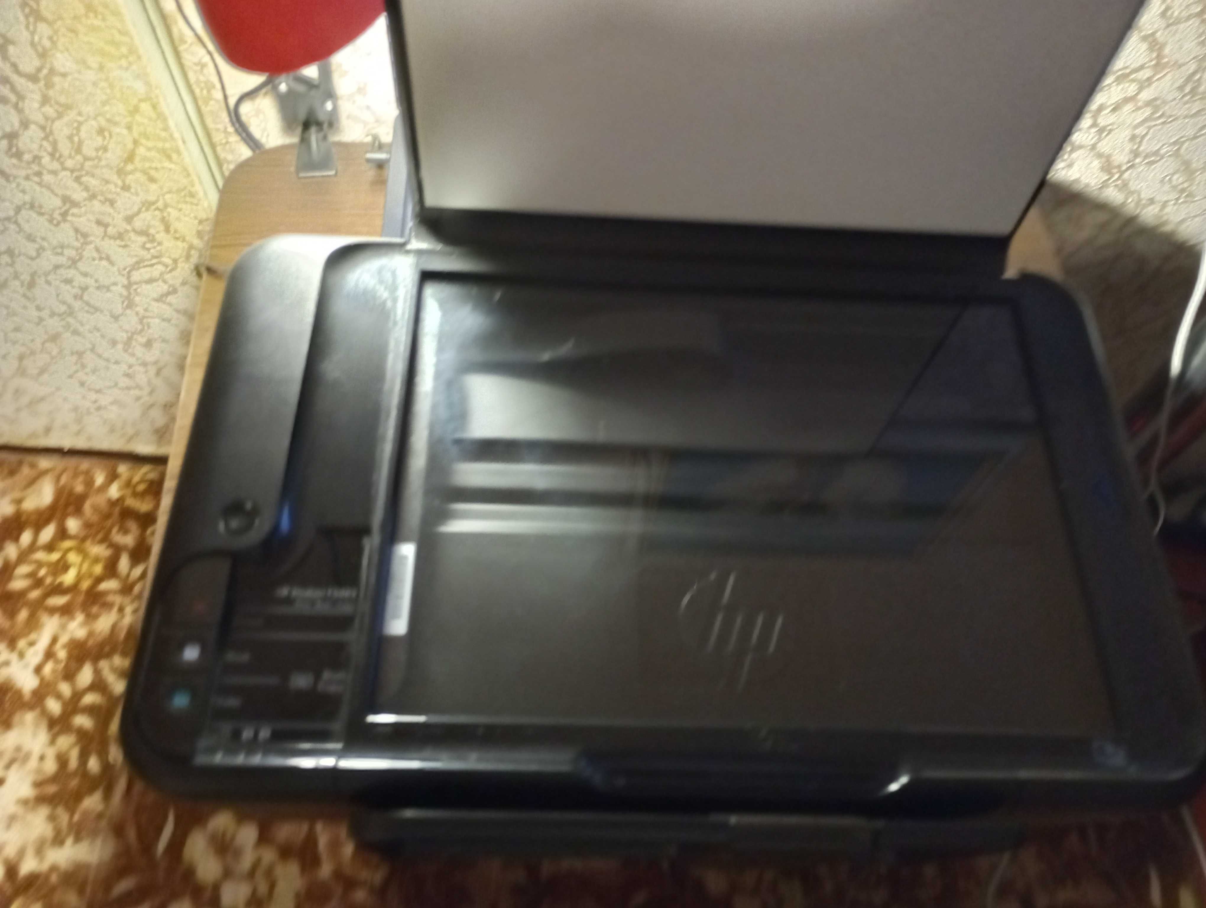 HP DeskJet F2483 принтер/сканер.