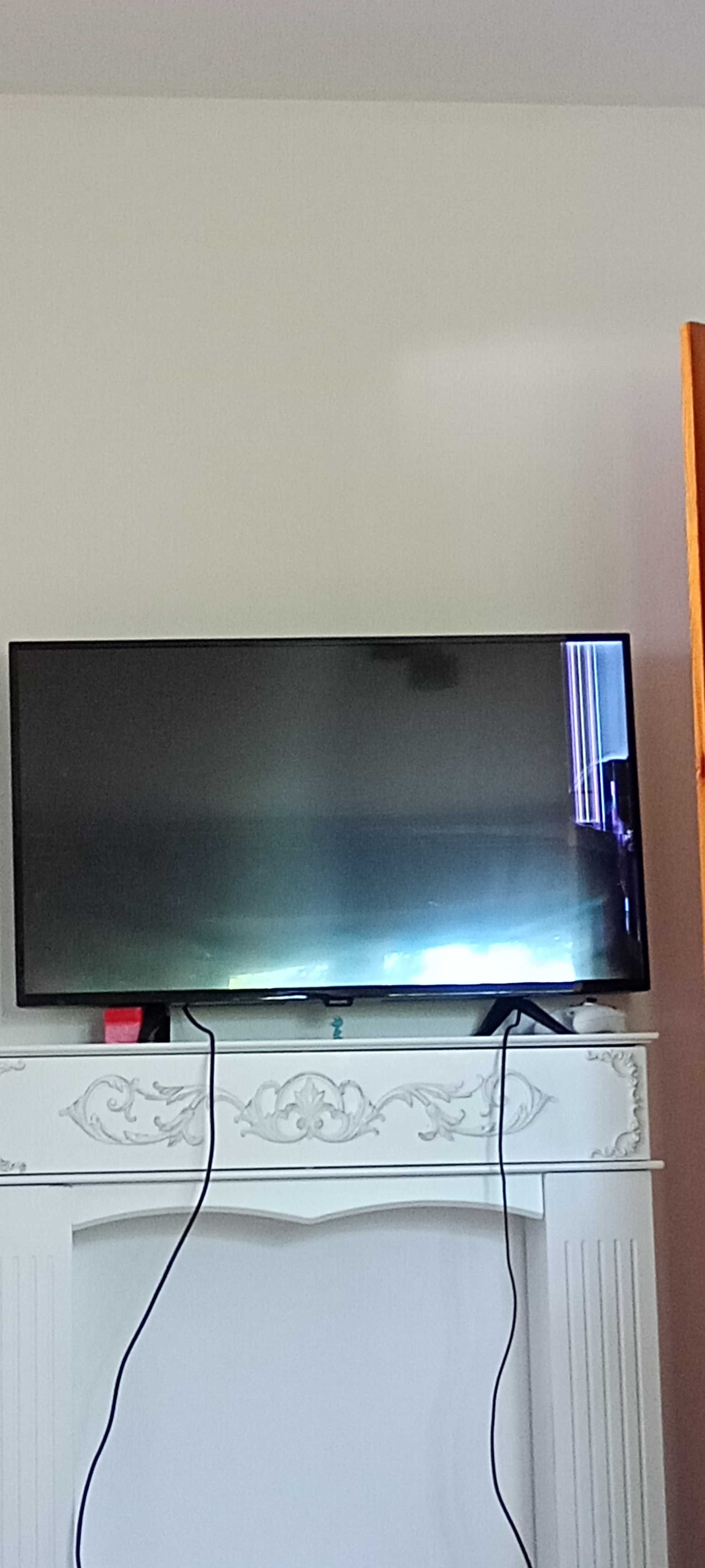 uszkodzony  Smart TV, czasem się włącza i wyświetla obrazy,