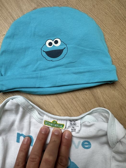 Zestaw niemowlęcy body spodenki czapka 74/80