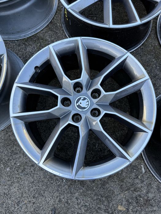 Felgi aluminiowe 5x112 18x7,5j et51 Skoda Octavia VRS