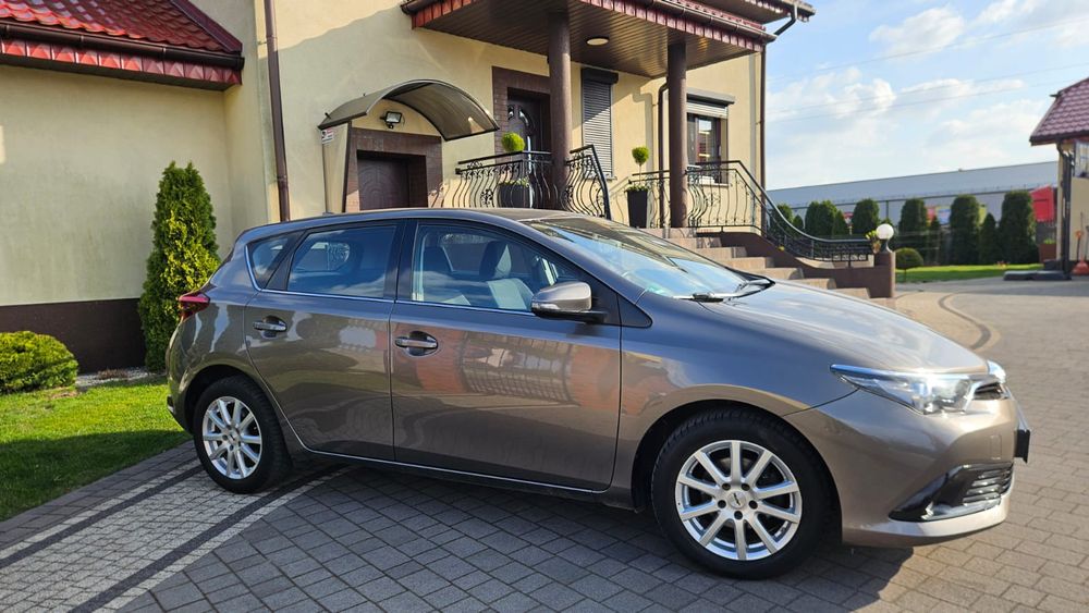 Toyota Auris 1.2 nawi kamera asystent tempomat książka serwisowa
