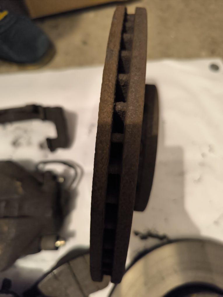Hamulce zestaw audi a4 b6 288 mm tarcze jarzma zaciski klocki 885 886