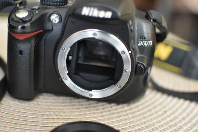 Nikon D5000 + obiektywy NIKKOR 18-55 + 55-200