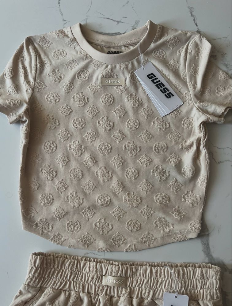 Оригінал костюм Guess футболка і шорти