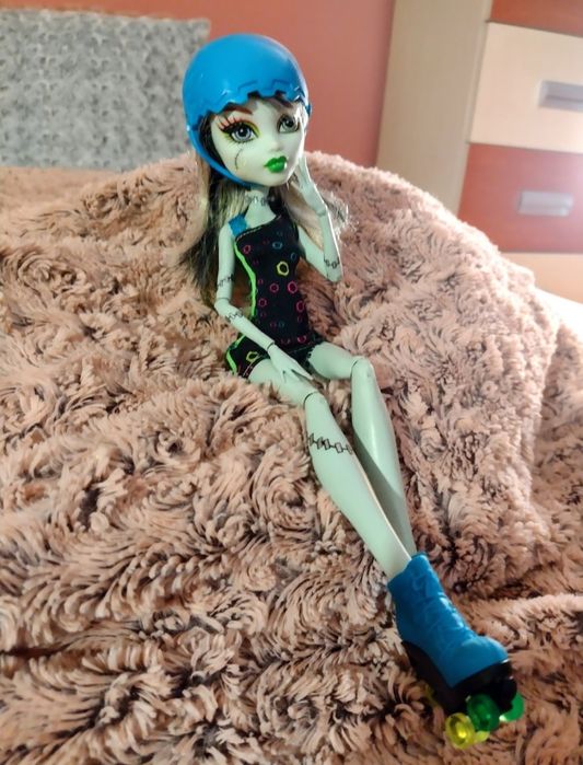 Lalka Monster High, Lalka Frankie stein na rolkach