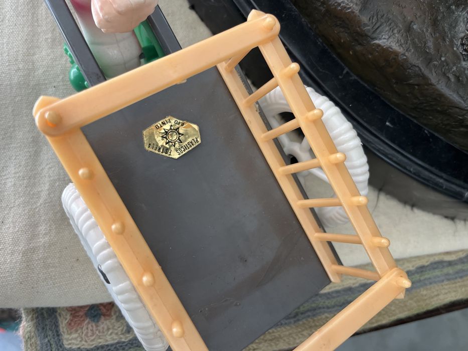 Brinquedo Português em plástico anos 70 como novo tem 30 cm