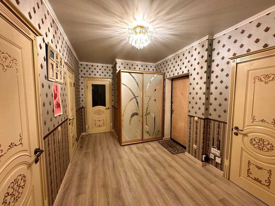 Євро 3к на Прорізній з видом на фонтан . Довгострокова оренда