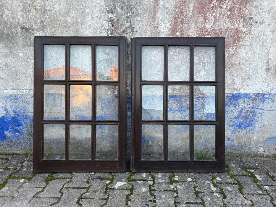 Janelas rústicas em madeira maciça