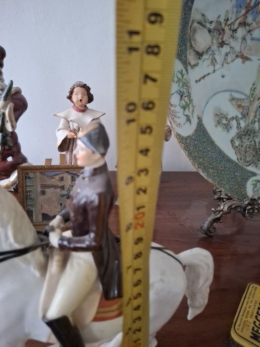 Escultura porcelana cavaleiro e cavalo
