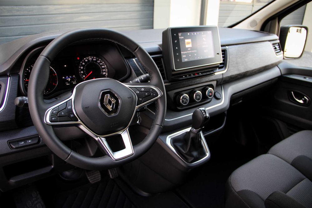 Wynajem Busów 8/9 osobowych Radom, Renault Trafik 2024 Long Automat