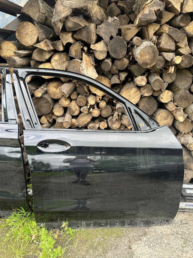 Двері праві (передні/задні) до BMW X3 ( кузов G01). Чорного кольору