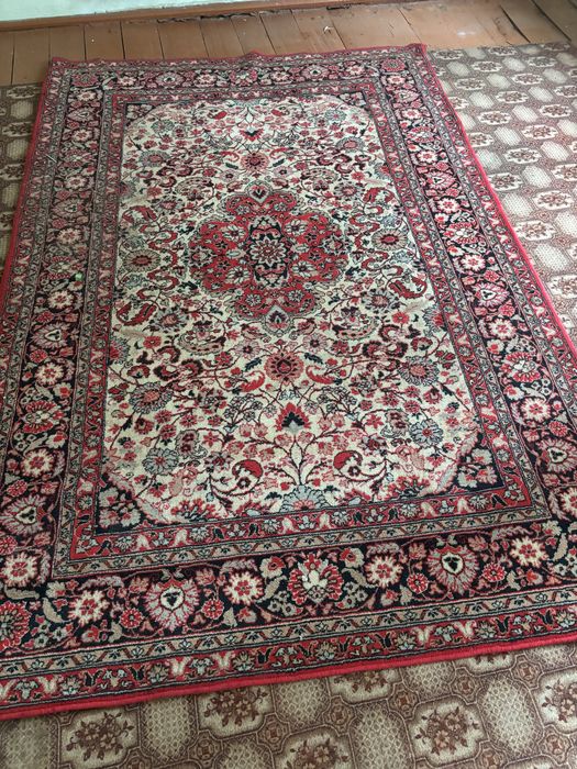 Палац, коври, доріжка