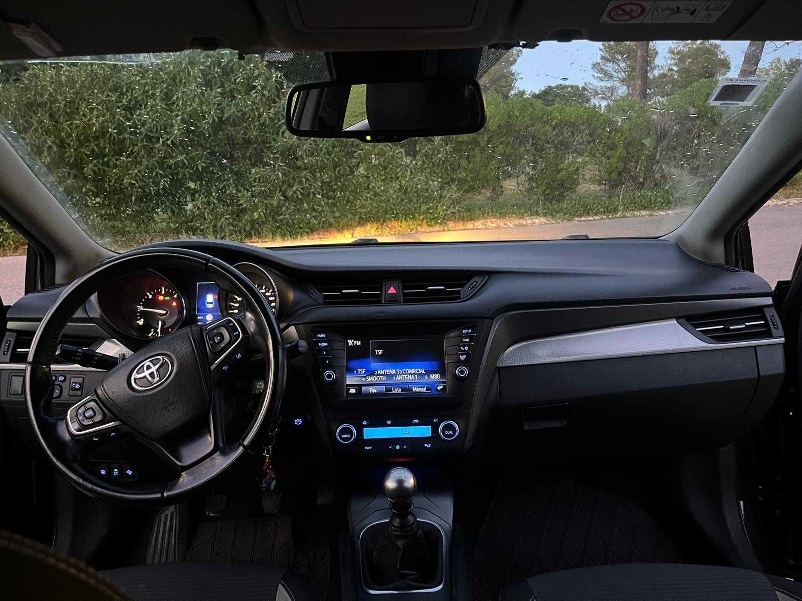Vende-se Toyota Avensis SW 2015 – Fiável, Espaçosa e Bem Cuidada!
