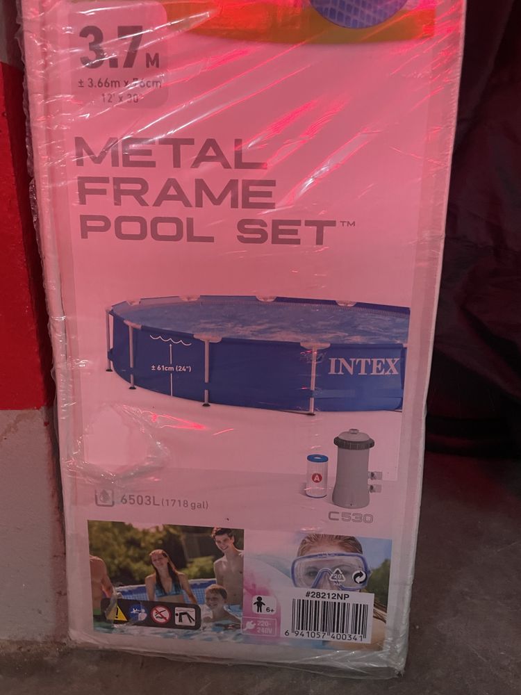 Piscina intex 3,7cm - NOVA (em caixa)