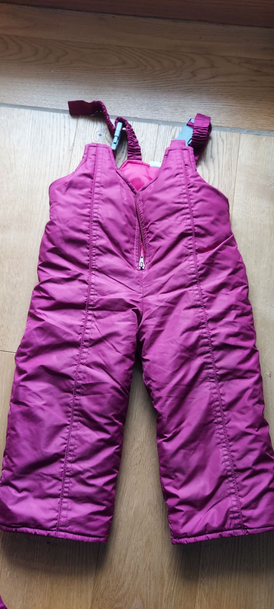 Kombinezon zimowy: kurtka ocieplana i spodnie ocieplane gratis.