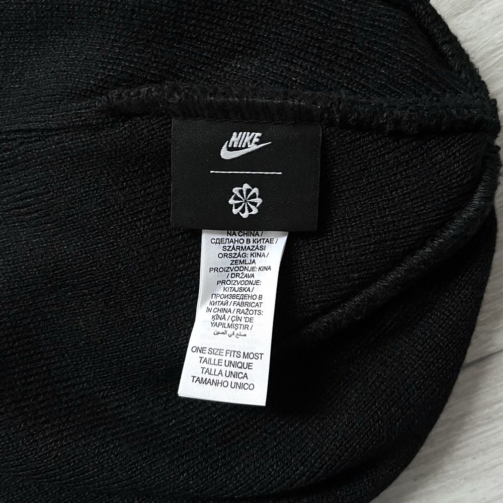 Czarna czapka zimowa beanie nike swoosh logo czarna black na zime