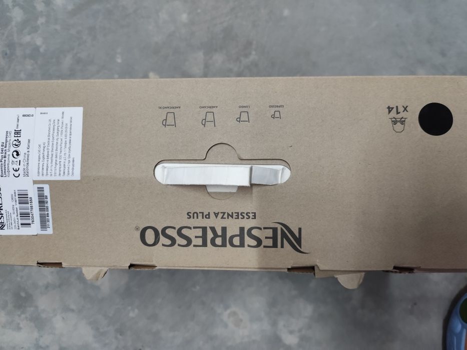 Maquina de Café cápsulas Nespresso Essenza Plus