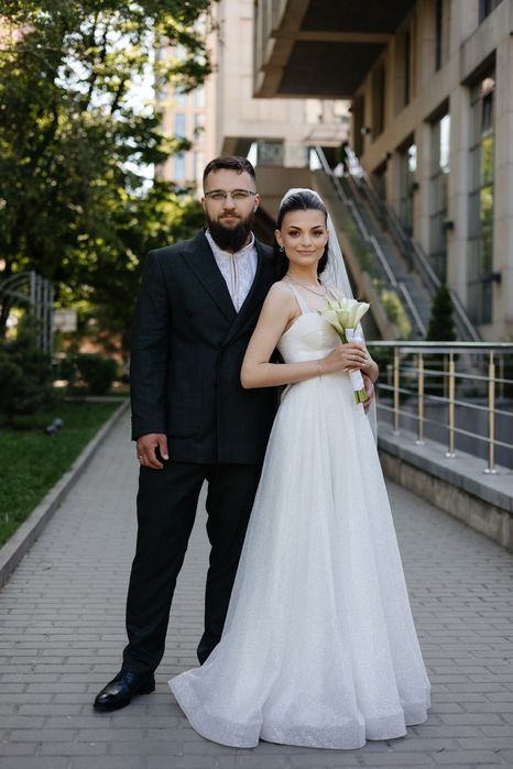 Весільна сукня в ідеальному стані.