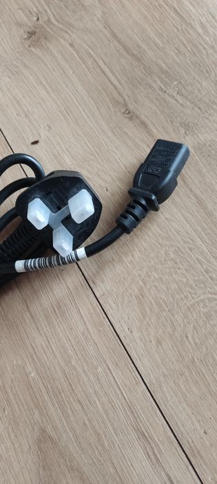 Kabel zasilający UK (3-pin) – IEC C13 – 1 metr