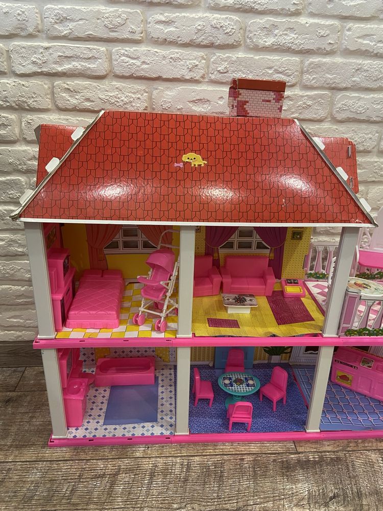 Двохповерховий ляльковий будиночок з меблями