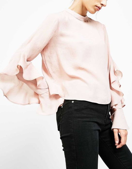 Blusa rosa com folhos da Bershka