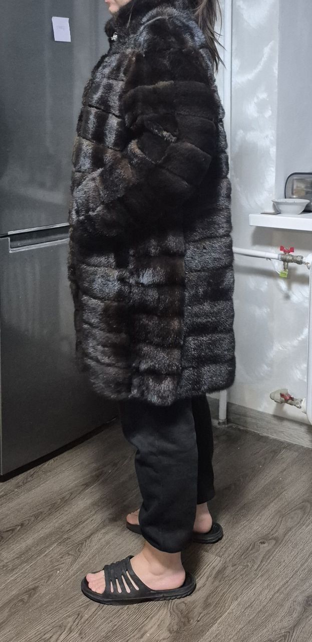 Продам норкову шубу