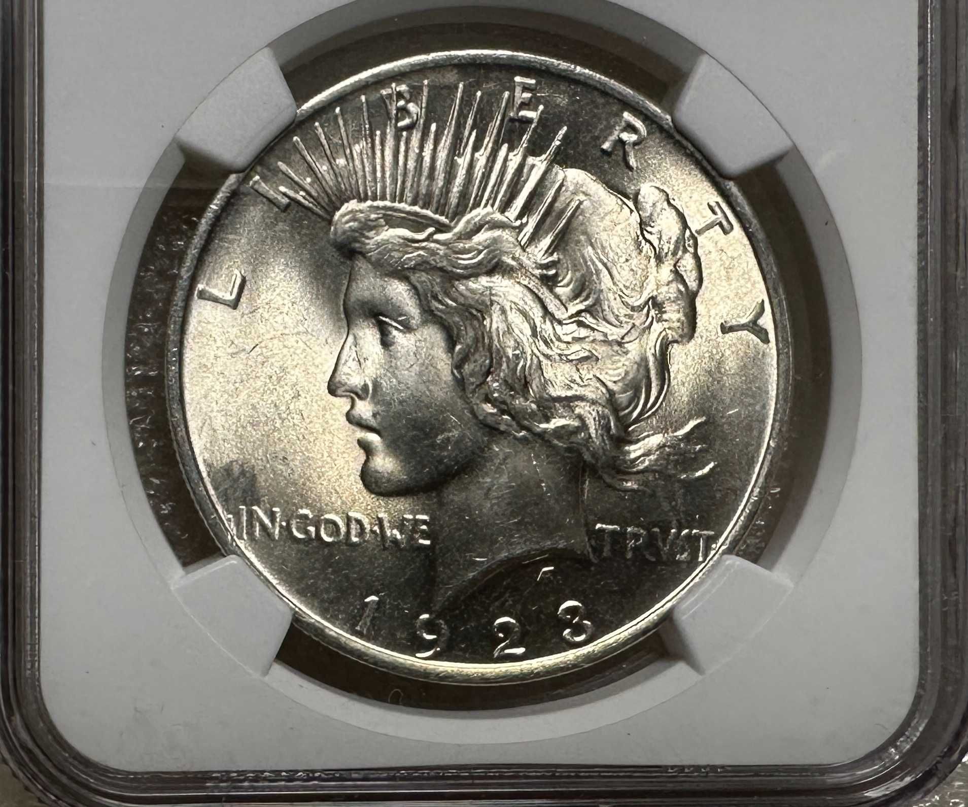 Долар Мирний 1923 слаб NGC MS-64 Америка США