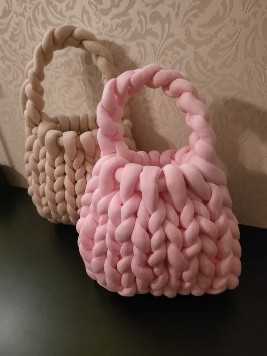 В'язана сумка з товстої пряжі