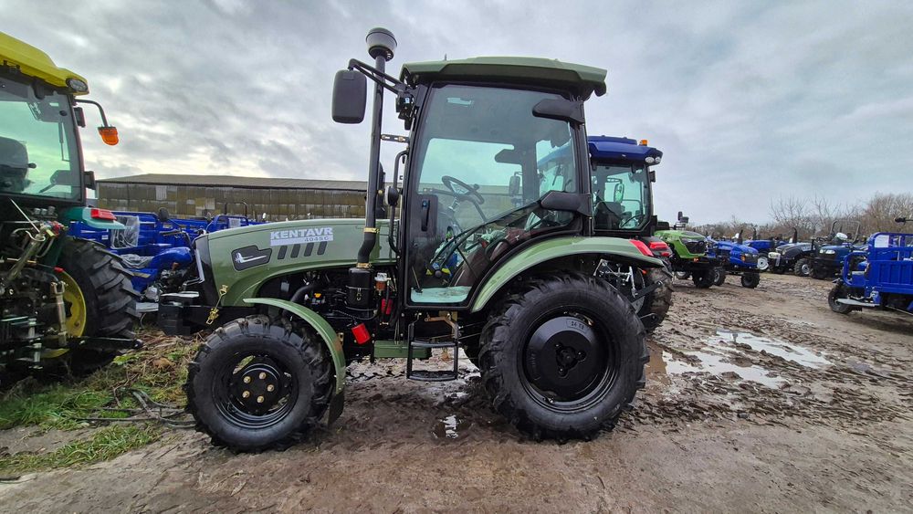 Трактор с обшитой кабиной Кентавр 404 СЦ