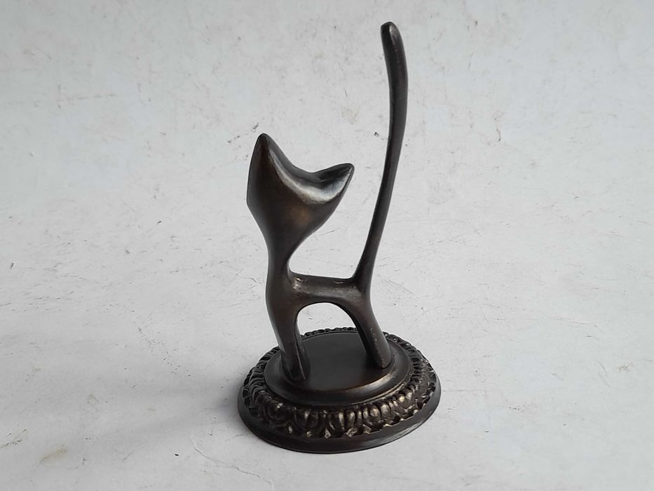 Figurka kot na podstawce (mosiądz)