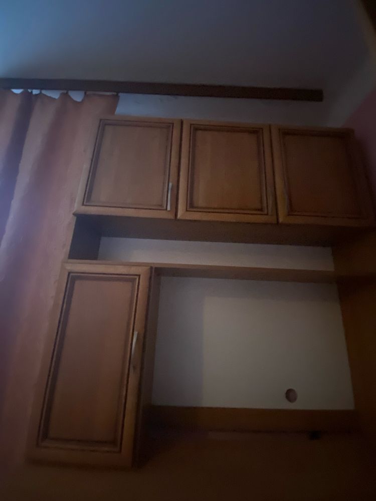 Pólka na telewizor z winklem