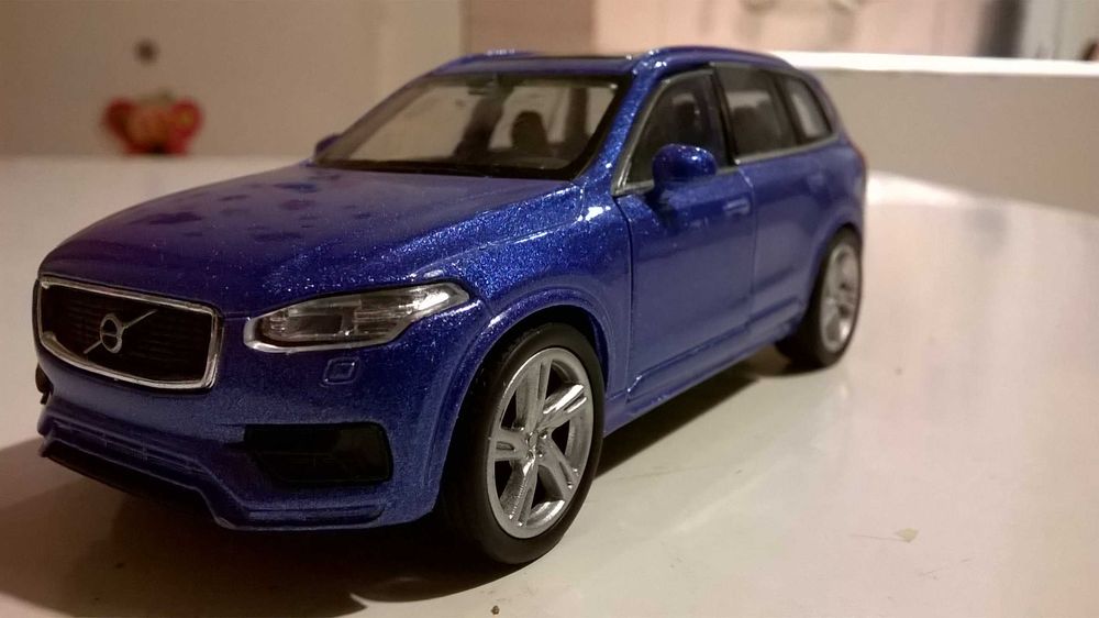 VOLVO XC 90 model wersja combi; skala 1:34; metalowo-plastikowy