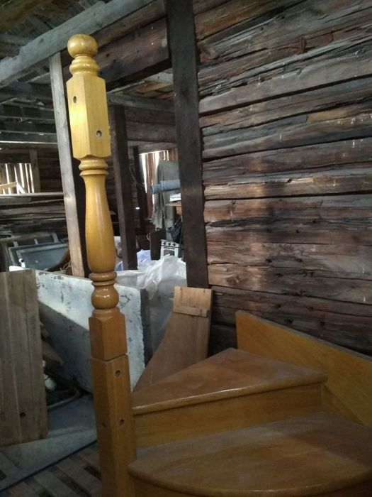 Сходи ,натуральний дуб