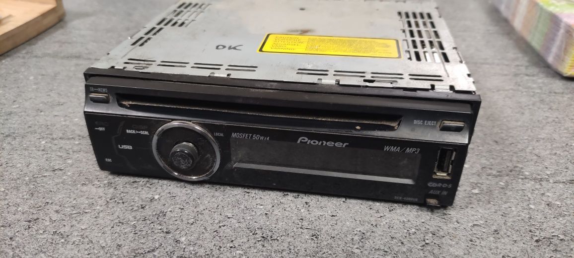 Radio samochodowe Pioneer DEH-4000UB USB MP3 AUX wyjście na subwoofer