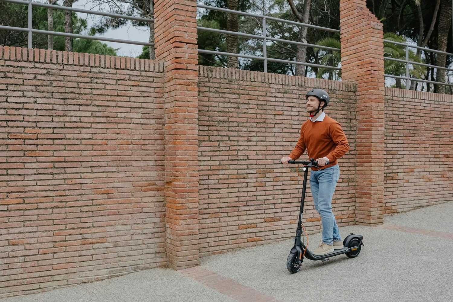 Hulajnoga elektryczna SEGWAY Ninebot KickScooter F2 Plus 55km Czarny