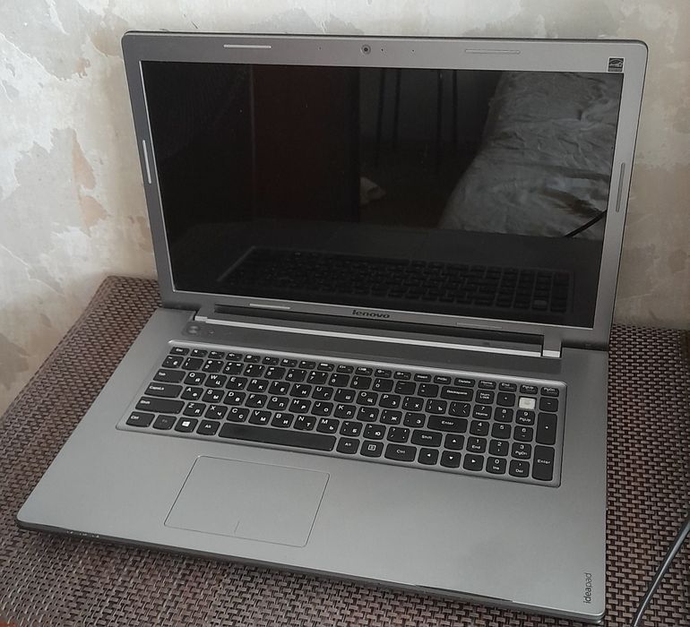 Ноутбук Lenovo Ideapad Z710 на ремонт и Lenovo G575 рабочий