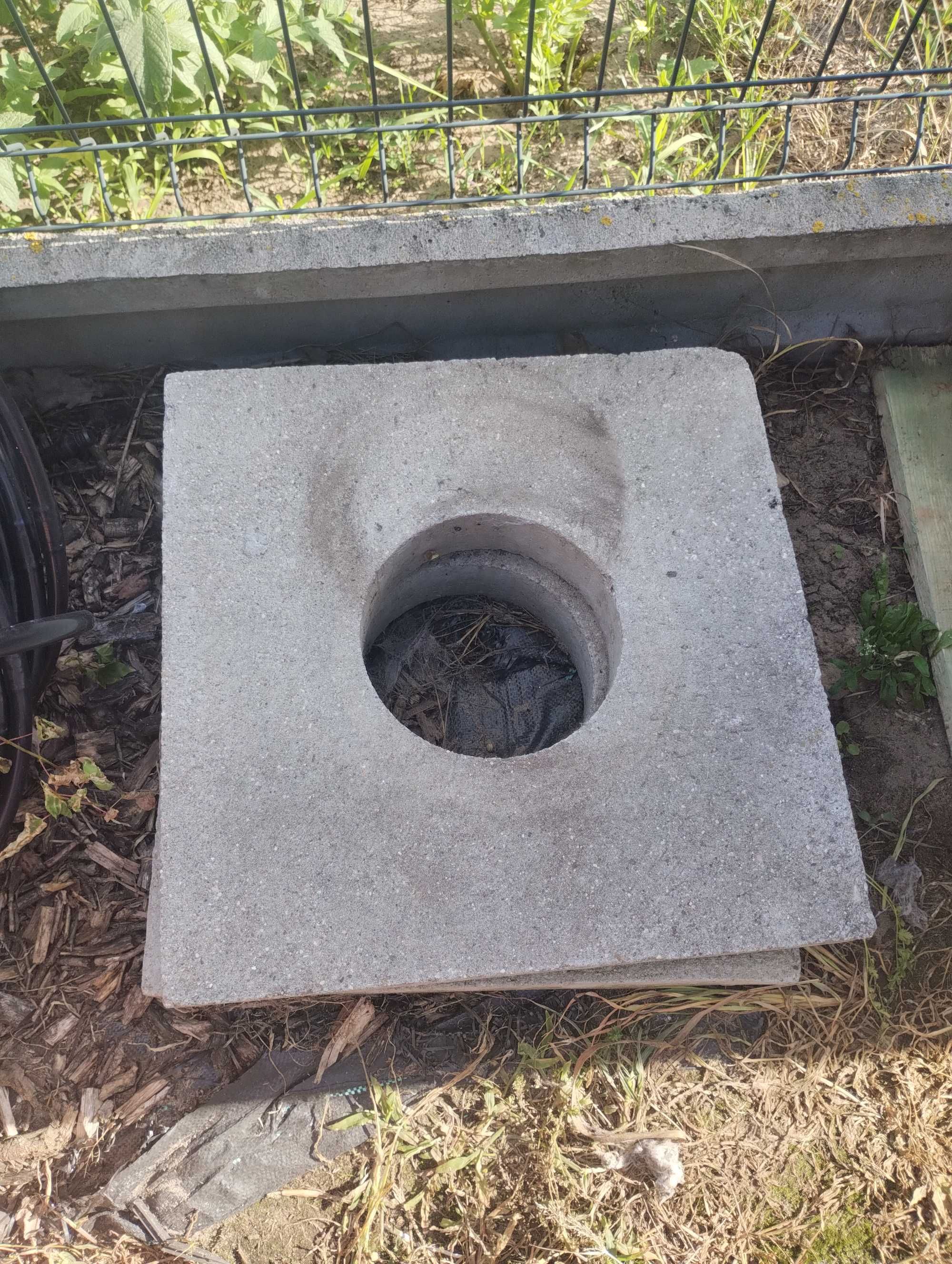 Obudowa betonowa/Skrzynka uliczna zasuwy żeliwna
