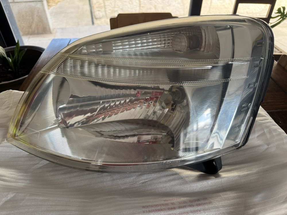 Farol Esquerdo peugeot Partner 02-08