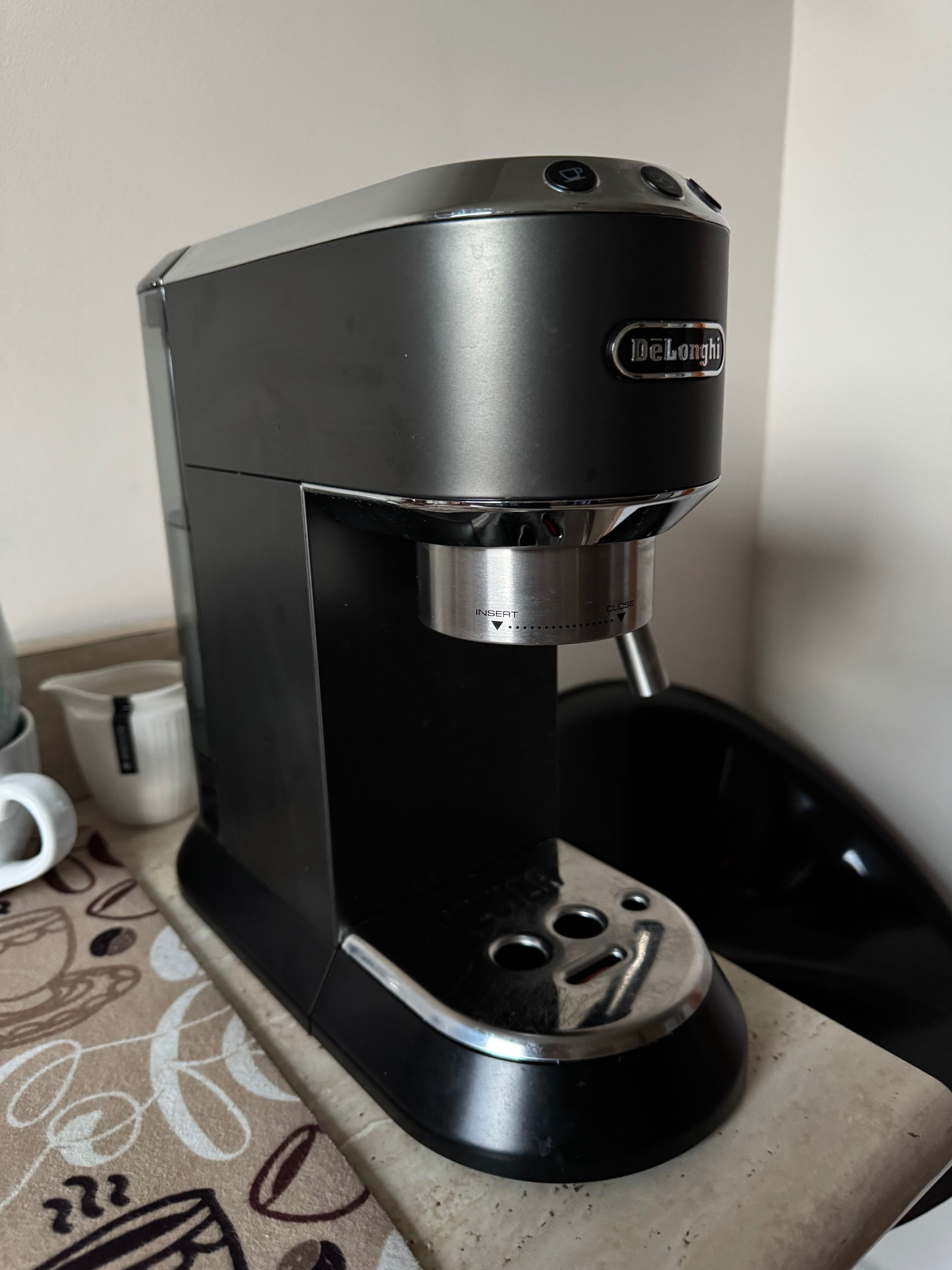 Ekspres kolbowy DeLonghi + młynek DeLonghi
