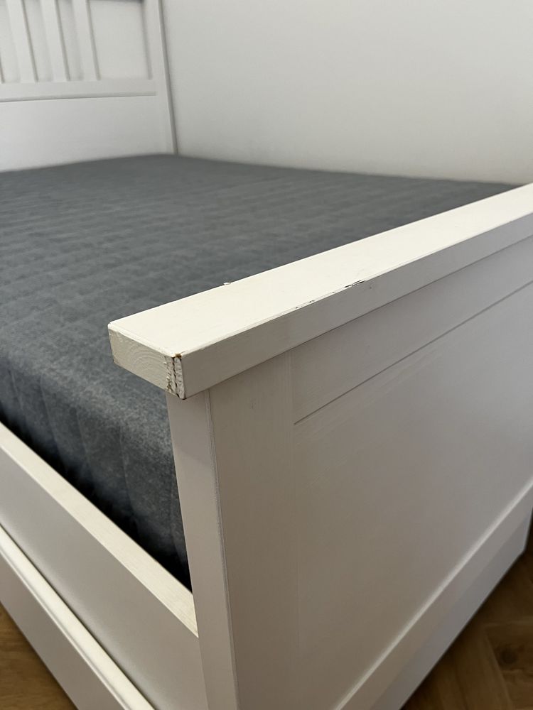 Łóżko HEMNES 140 x 200 cm z materacem i szufladami