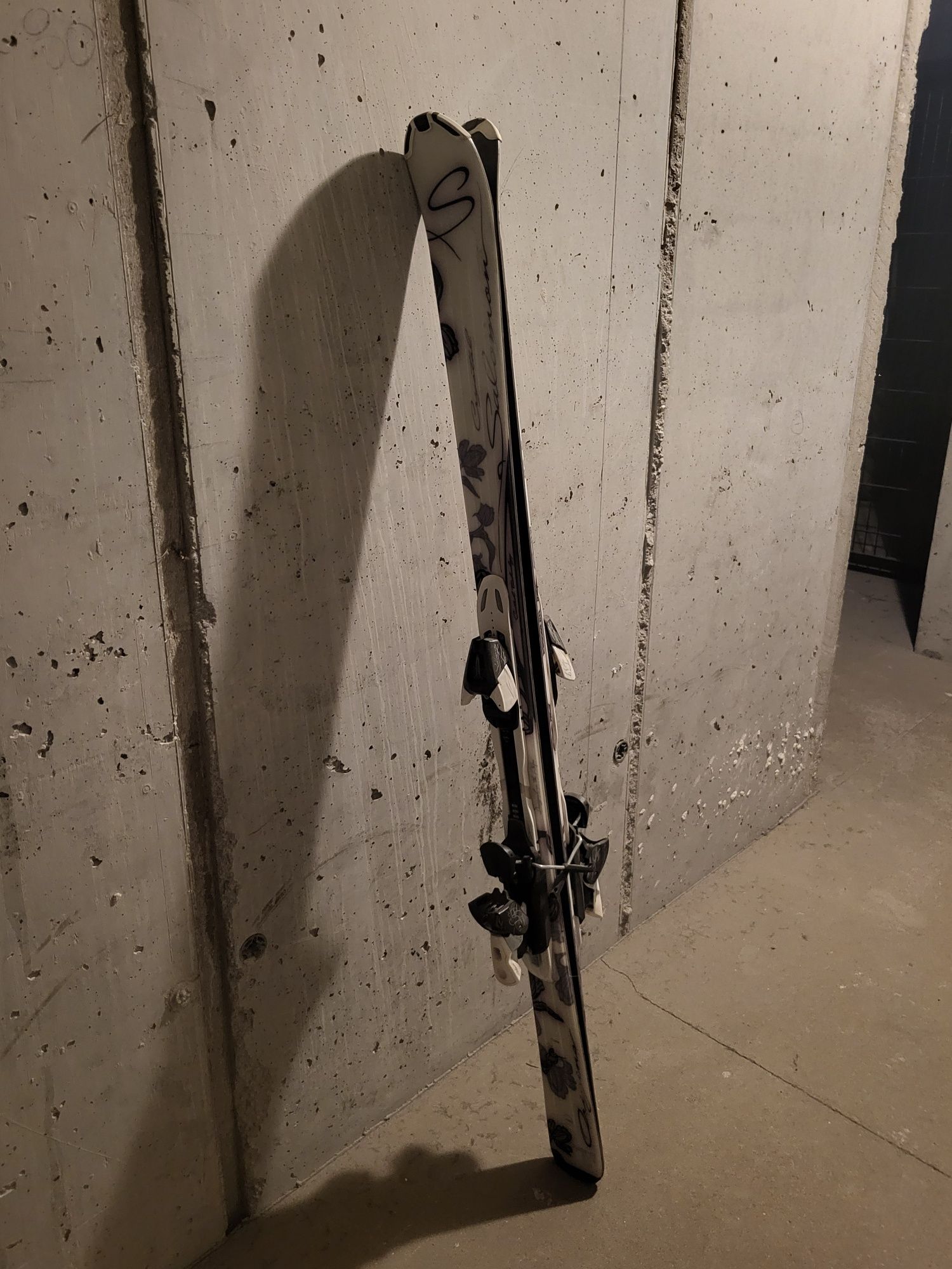 Narty  Salomon Crystal 151