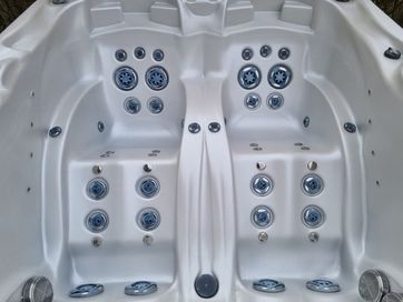 Jacuzzi 2-os Spa z hydromasażem